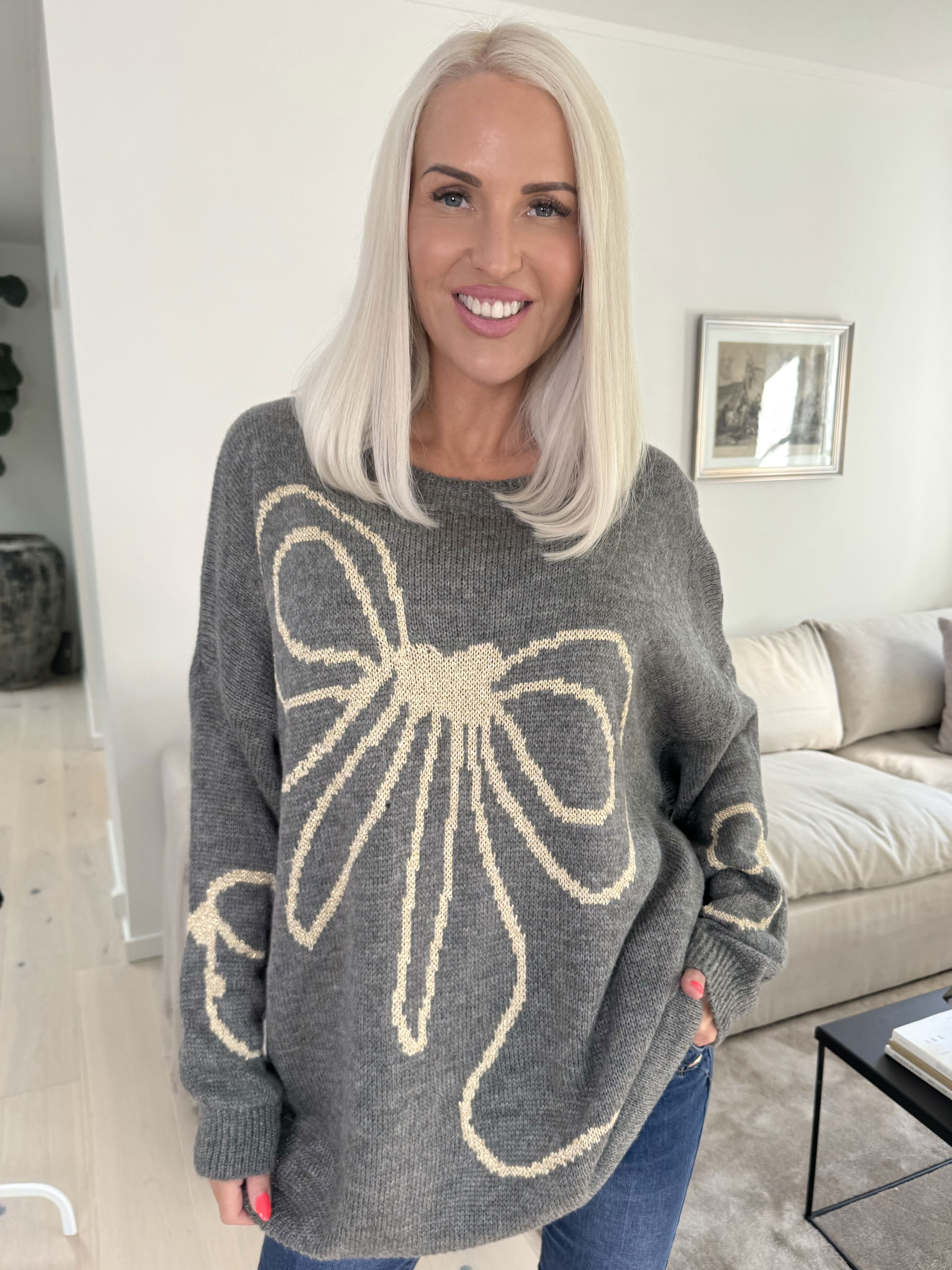 Ruby - Striktrøje med uld og sløjfe i guldtråde